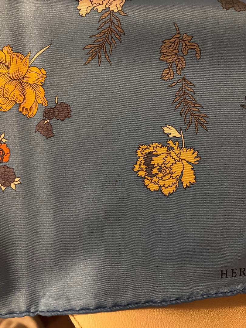 エルメス　カレ90 ROBE LÉGÈRE 花柄スカーフ