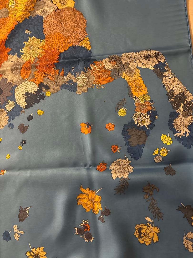 エルメス　カレ90 ROBE LÉGÈRE 花柄スカーフ