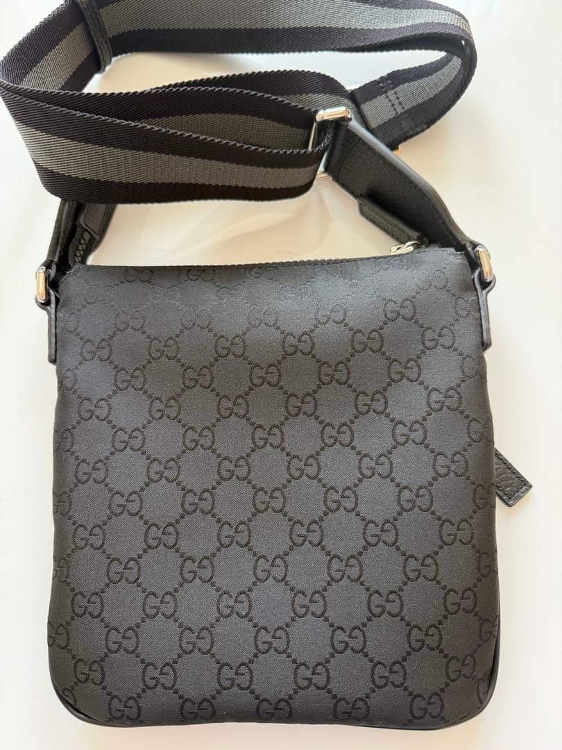 GUCCI ショルダーバッグ　メッセンジャーバッグ