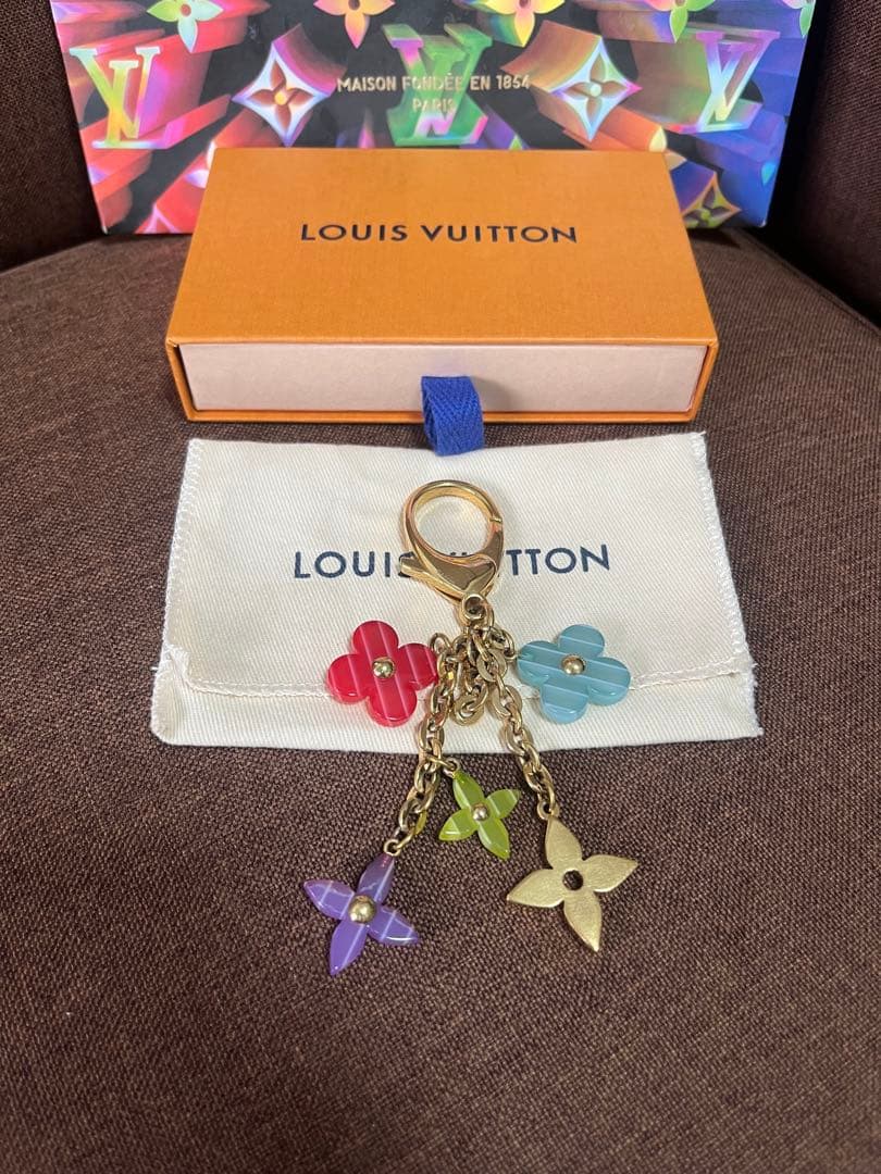 ルイヴィトン ポルトクレ・ポップフラワー バッグチャーム