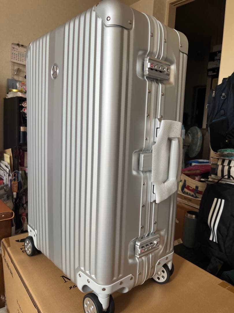 【新品未使用】【非売品】65Lメルセデスベンツ　アルミスーツケース