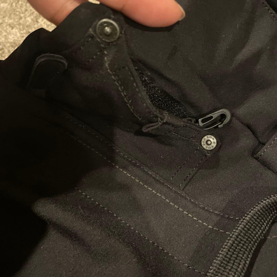 241 　スノボウェア　L 黒　新品