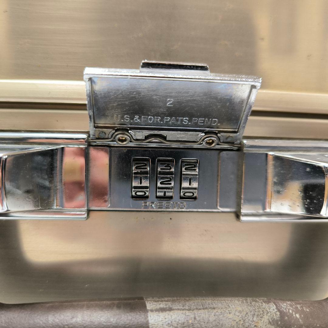 ゼロハリバートン スーツケース　鏡面仕上げゴールド