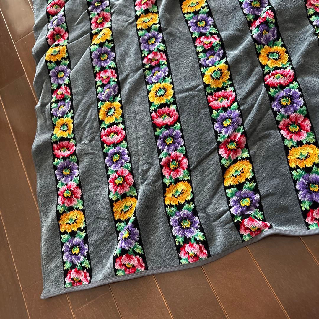 未使用　フェイラー　バスタオル　アネモネ　FEILER 花柄　グレー系