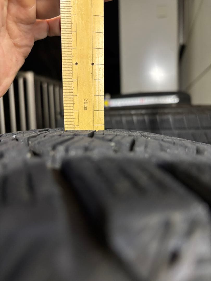 235/60R18 107Q スタッドレスタイヤ