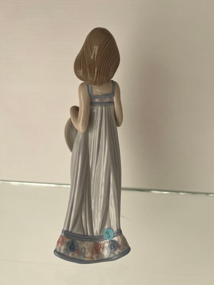 リヤドロ　綺麗なお姉さん