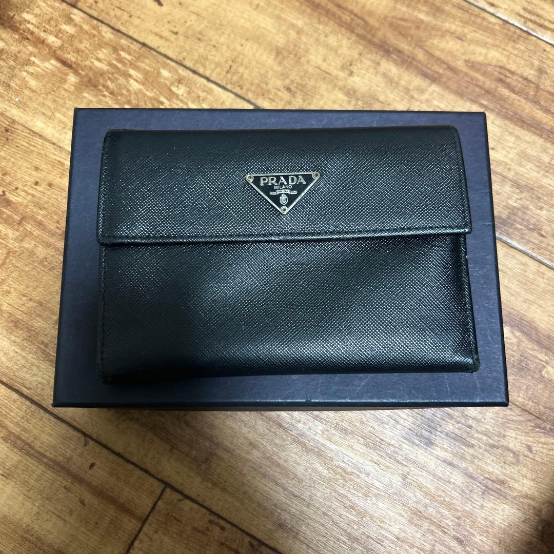 プラダ 財布