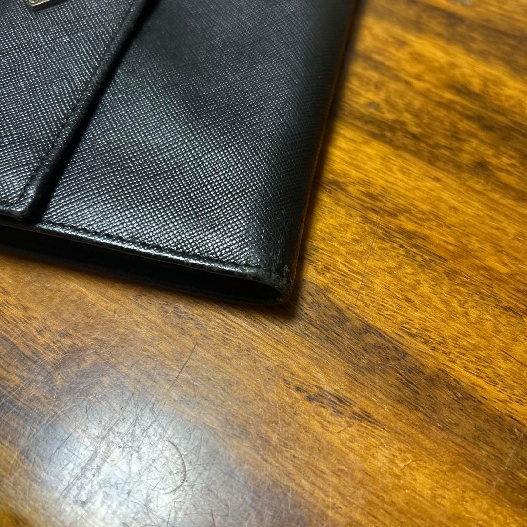 プラダ 財布
