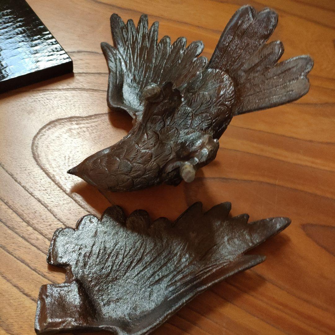 昭和レトロ　アンティーク　骨董品　台座付き！鋭い目つきの鷹の置物　金属製
