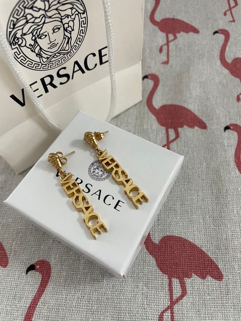 綺麗VERSACE ヴェルサーチ　ゴールド ピアス