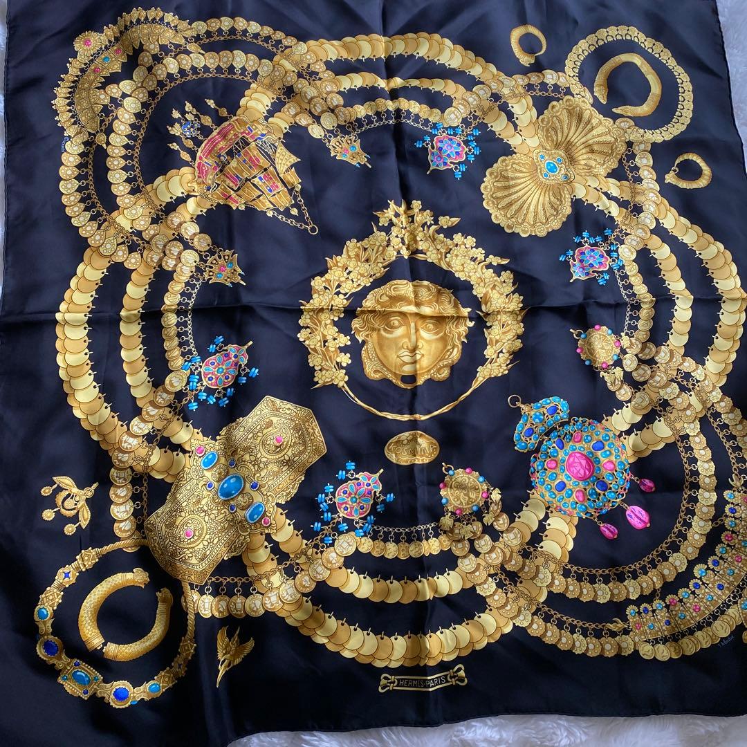 HERMESゴールド装飾スカーフ