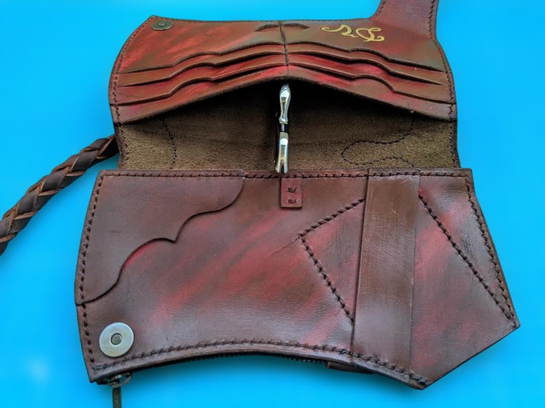 レザー製長財布 赤茶色 編み込みストラップ付き右ポケット