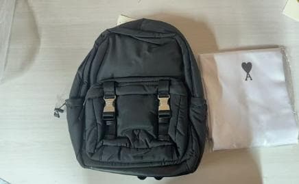 AMI PARISバックパックブラック ナイロンハートロゴ ウォータープルーフ