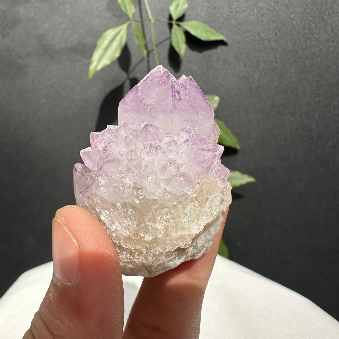 天然石アメジストの原石　置物　鉱物D.440