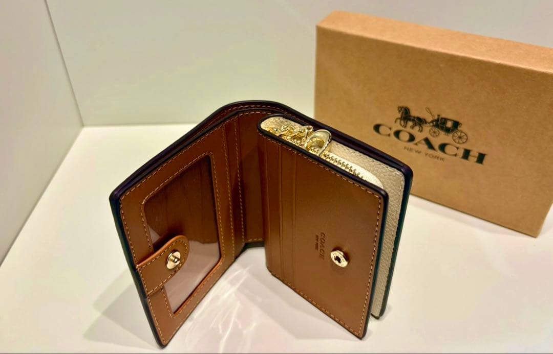 COACH コーチ　二つ折り財布 ホワイト