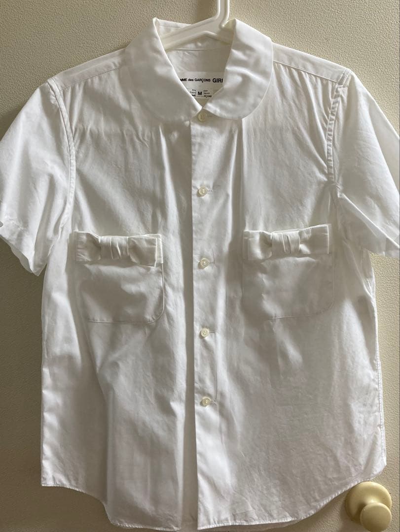 コムデギャルソンガール　ホワイト半袖シャツ リボンポケット付き