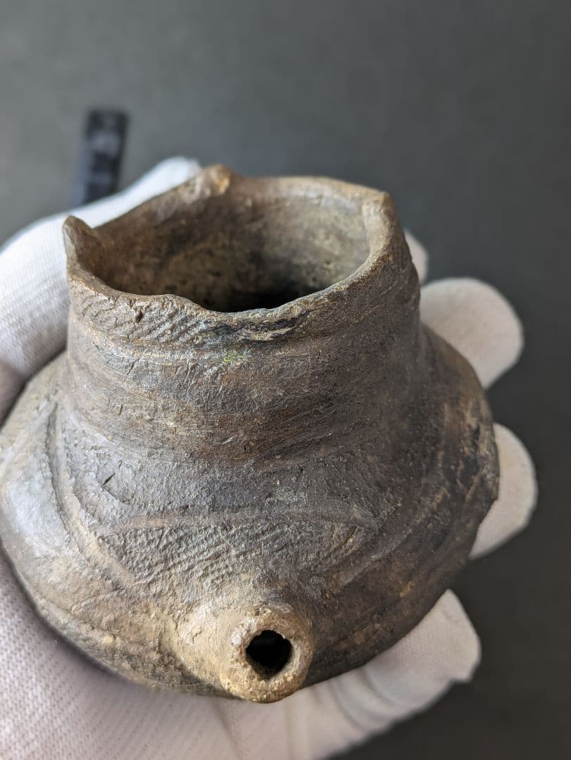 R2 いちばんページです。津軽市木造亀ケ岡遺跡出土品縄文晩期 高さ約8㌢！