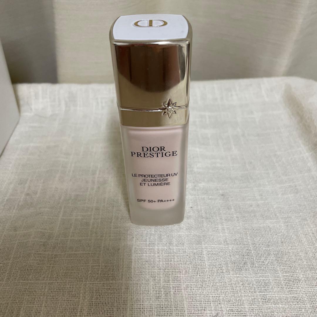 Dior プレステージホワイトルプロテクター　UVルミエール　シアーグロウ