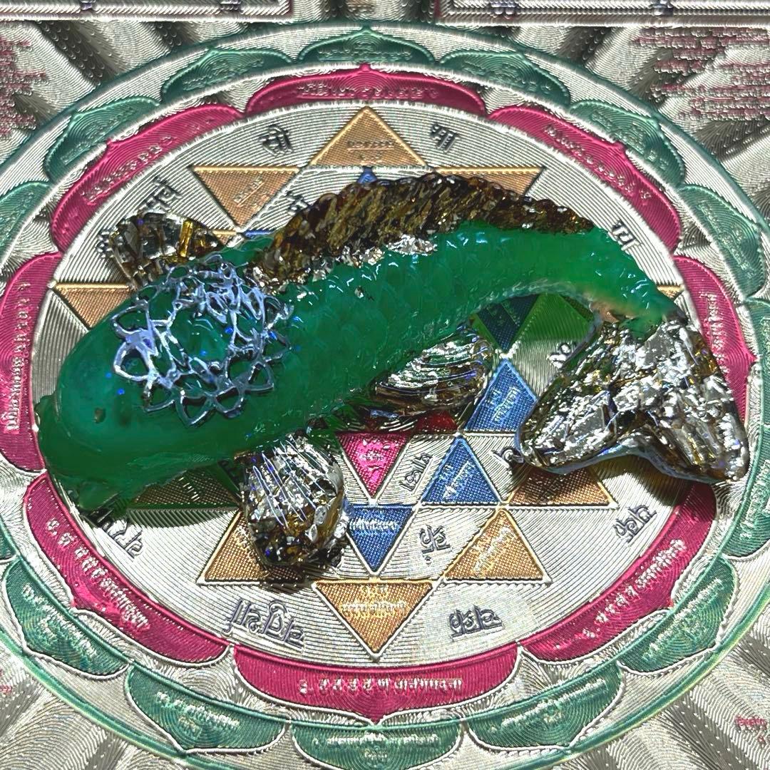 蓄光タイプの鯉(コイ)のオルゴナイト【グリーン】