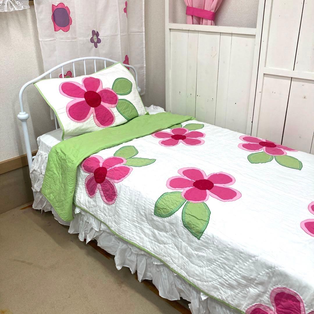 海外輸入品：お花のアプリケキルトカバー　オールコットン