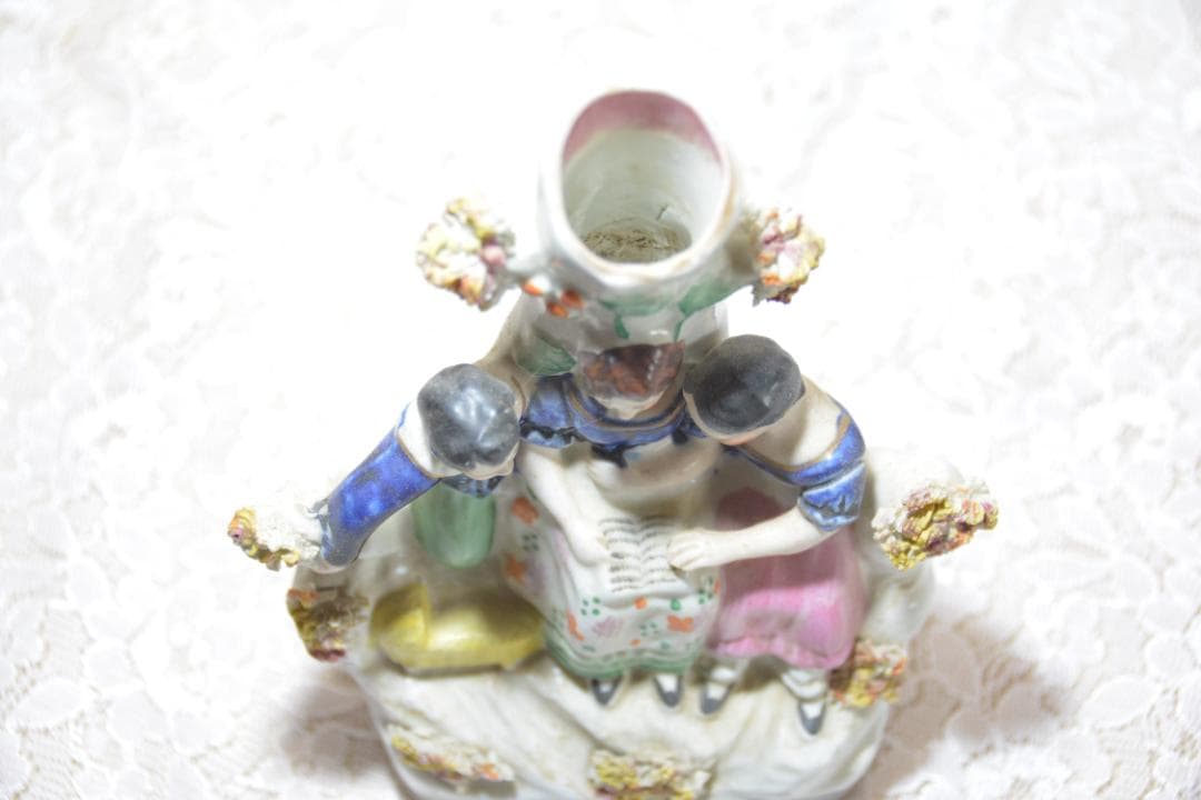 イギリス　スタッフォードシャーフィギュアの陶器花瓶