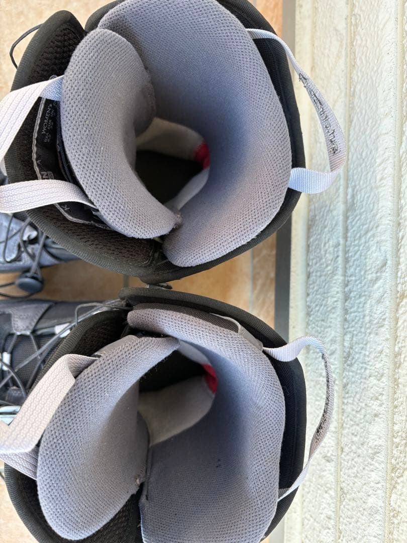 SALOMON スノーボードブーツ 24センチ女性用 ブラック/グレー