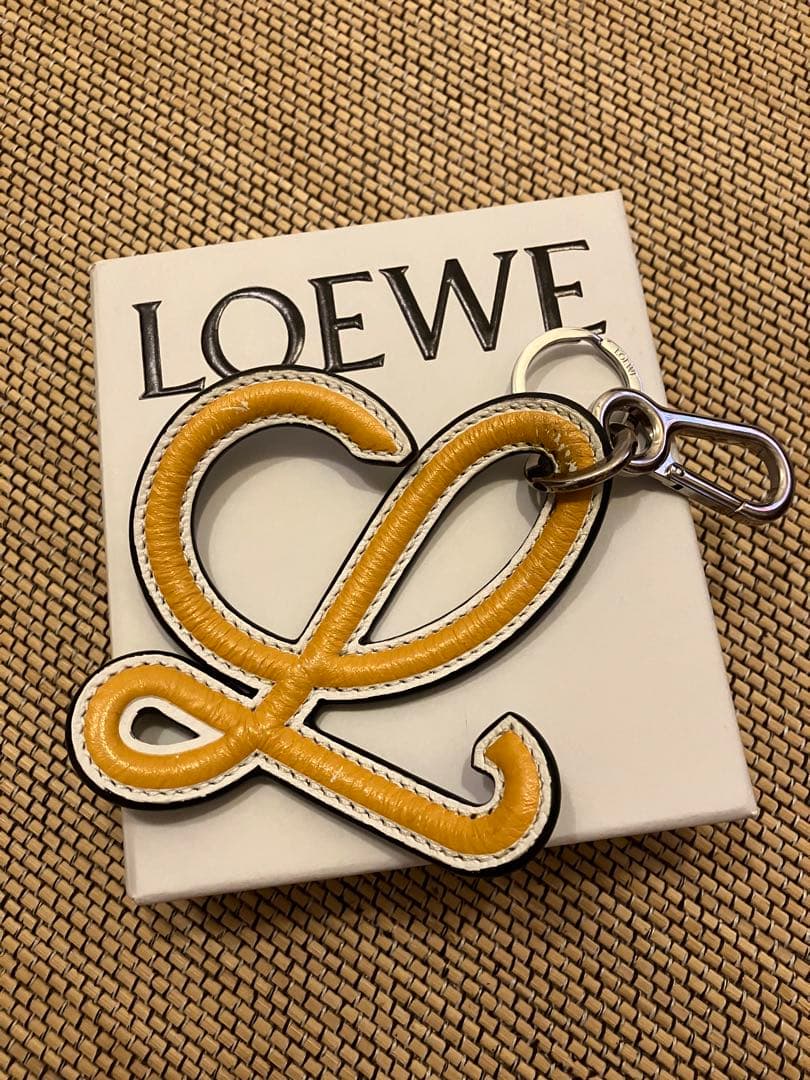 LOEWE 　ロエベ　バッグチャーム　キーホルダー　キーリング イエロー