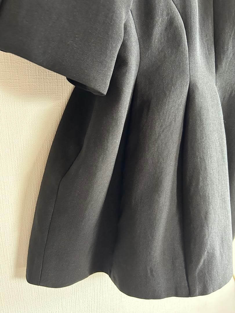 新品タグ付き！machatt ブラックペプラムトップス 半袖