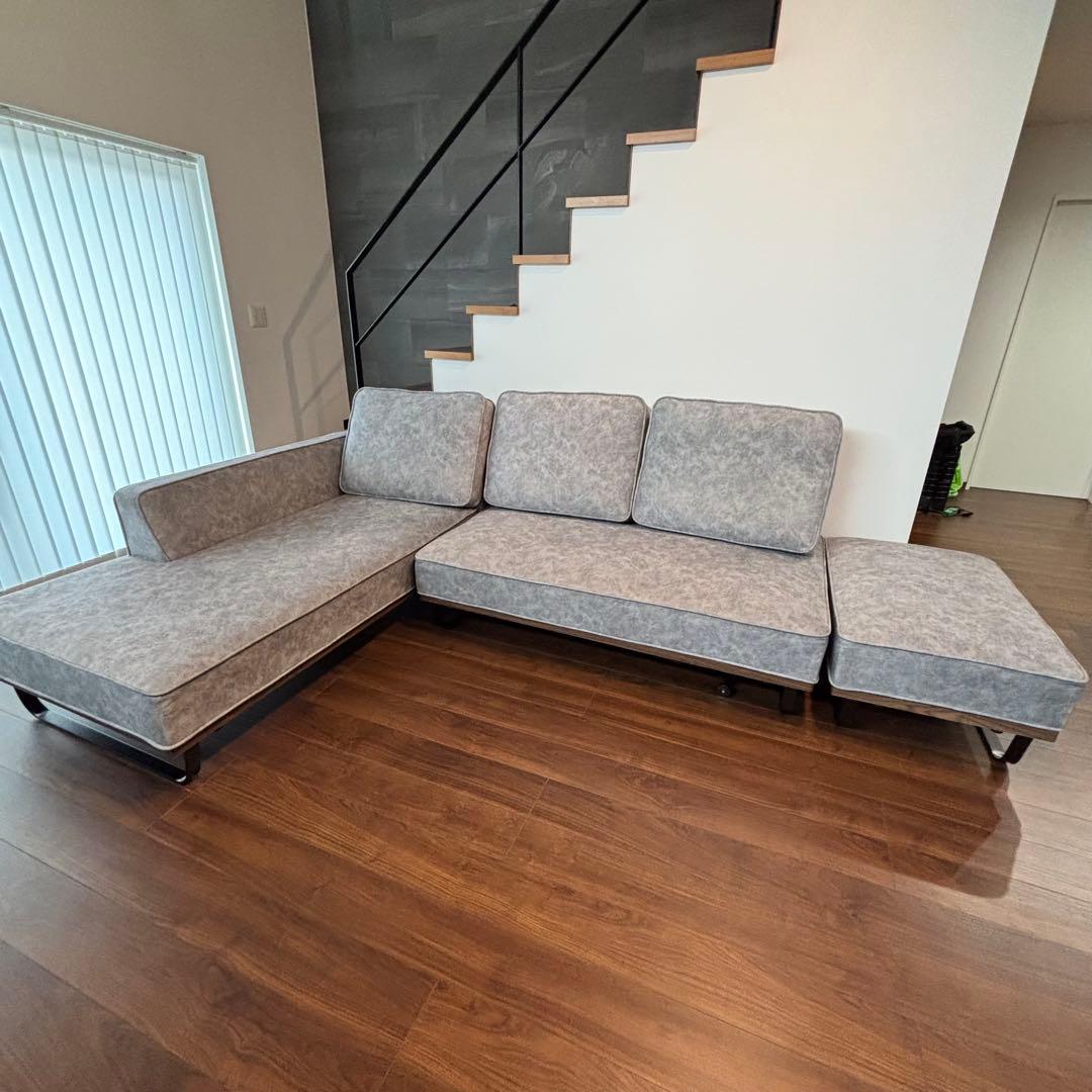 カウチソファ　グレー　4人以上　L型ソファー　東京インテリア　高級　上品　ベッド
