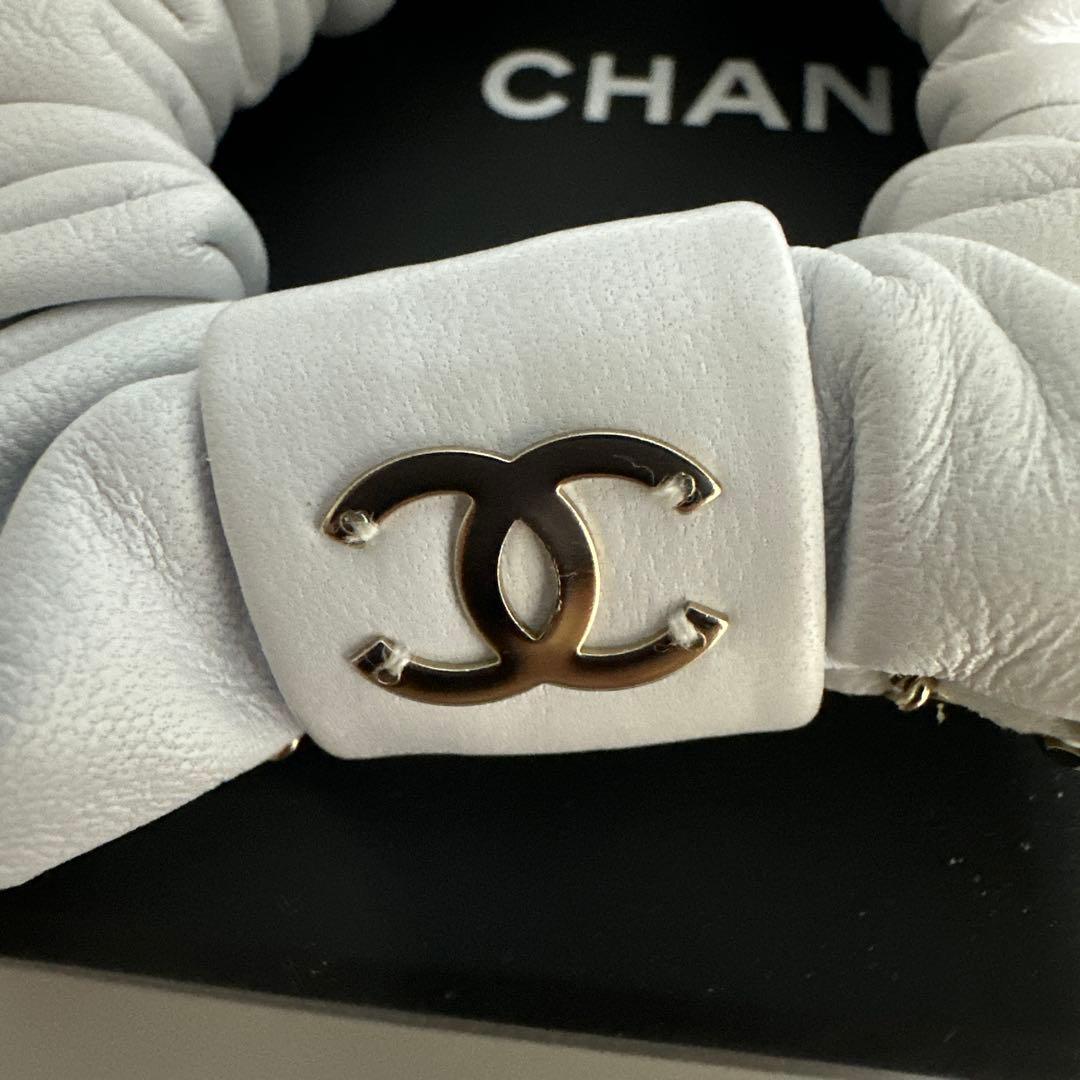 Hippo＠adachi CHANEL 新品　ホワイトレザー シュシュ