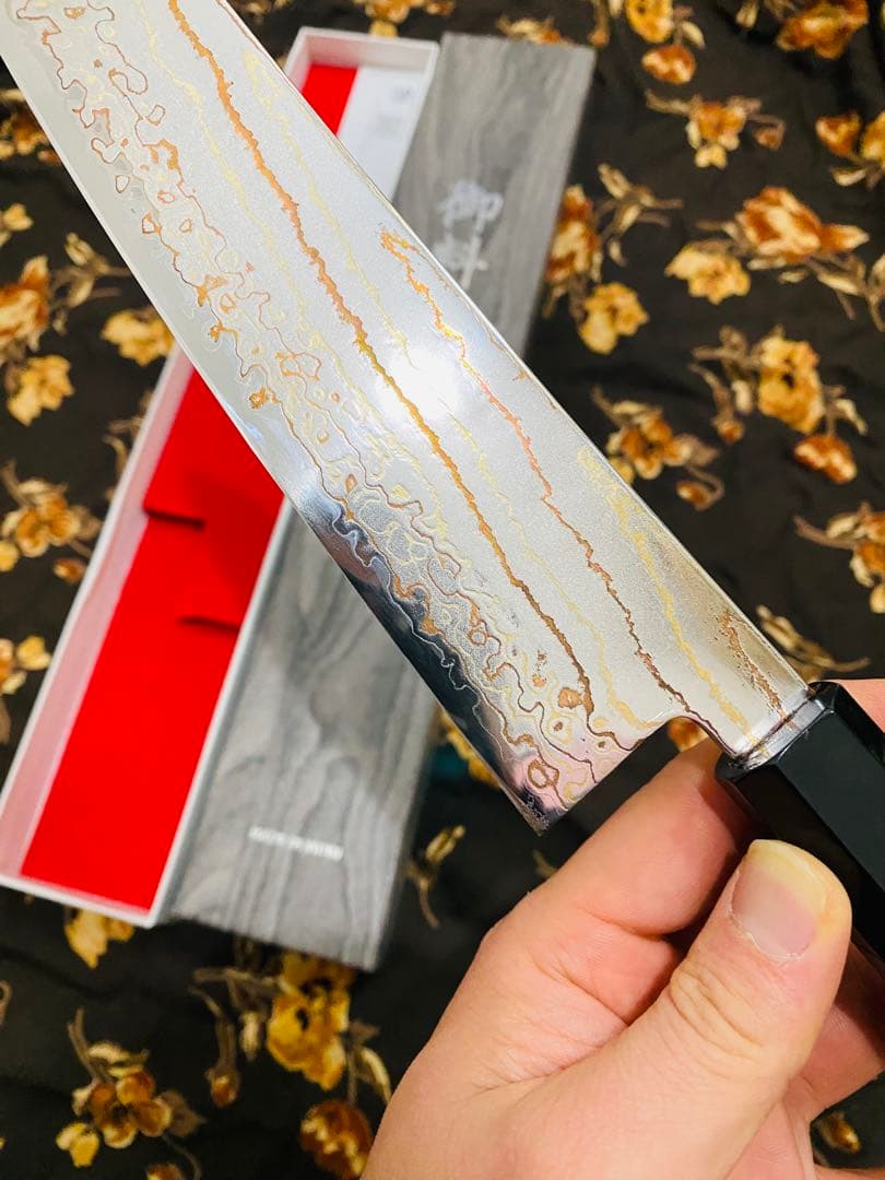 牛刀210mm HATSUKOKORO初心 青二鋼 有色ダマスカス 黒檀八角柄