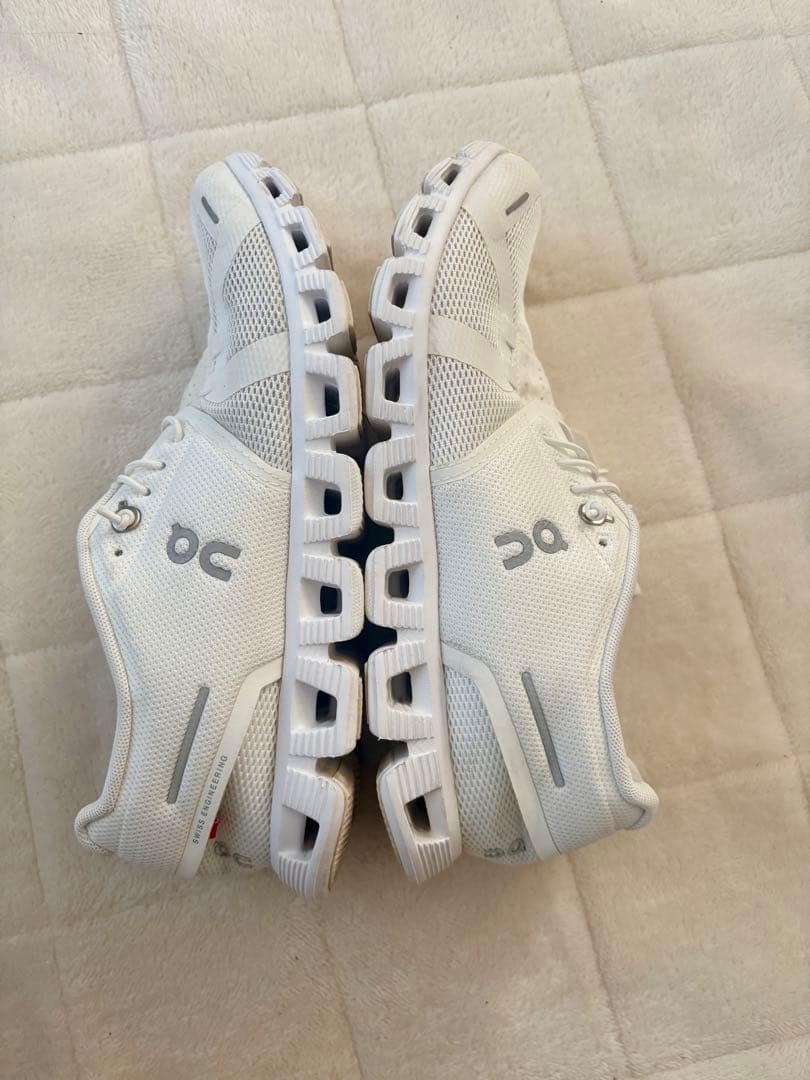 On Cloudスニーカー ホワイト 25cm ※24cm寄りの履き心地