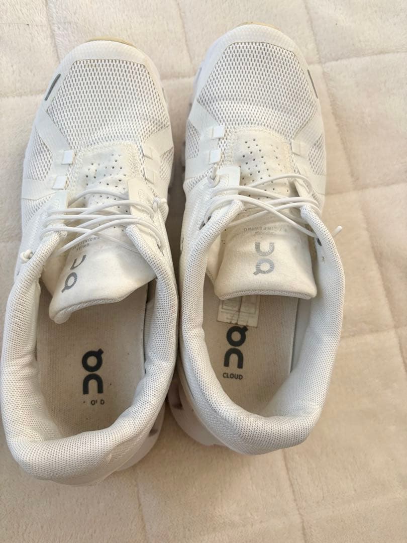 On Cloudスニーカー ホワイト 25cm ※24cm寄りの履き心地
