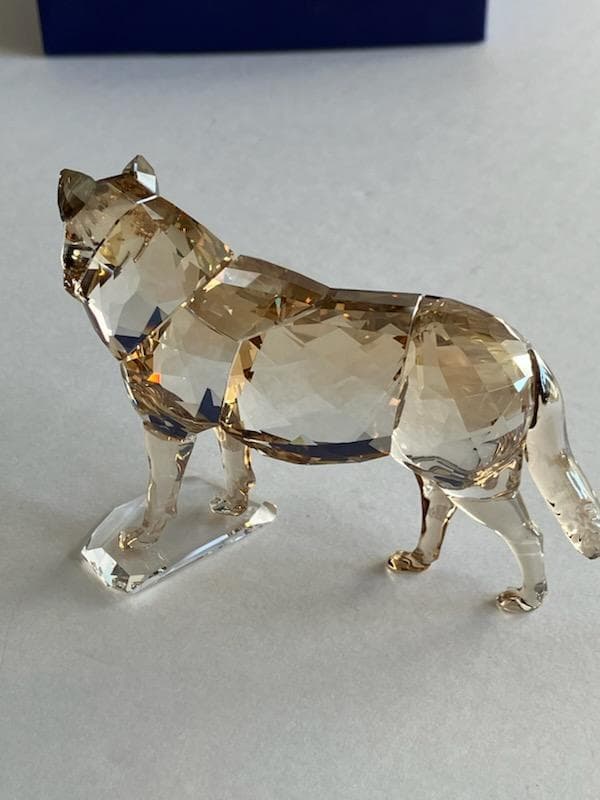 ハイイロオオカミ　スワロフスキー　置物　オブジェ　オオカミ