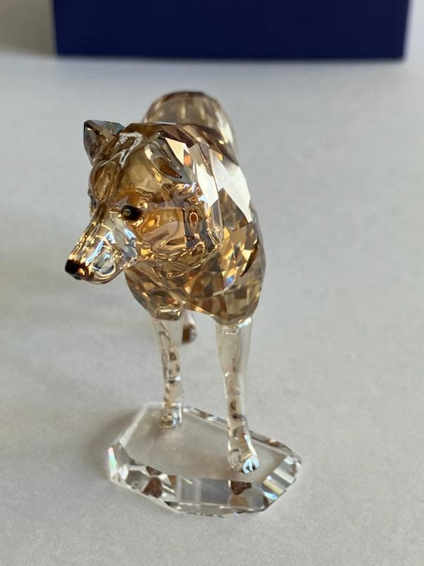ハイイロオオカミ　スワロフスキー　置物　オブジェ　オオカミ