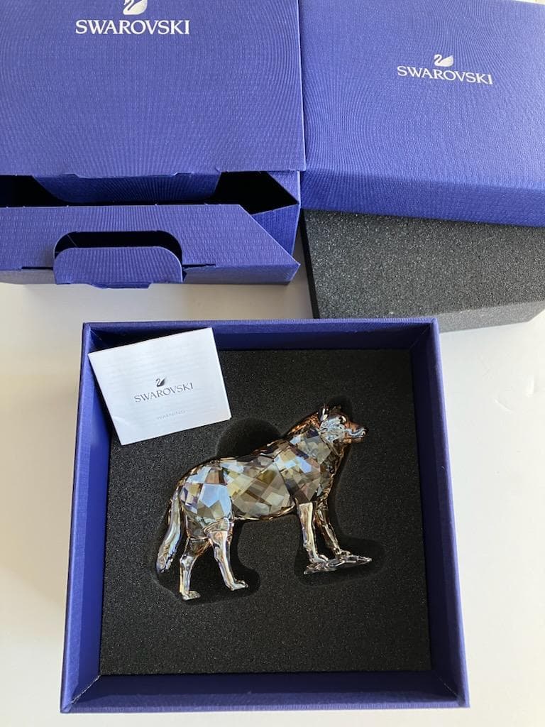 ハイイロオオカミ　スワロフスキー　置物　オブジェ　オオカミ