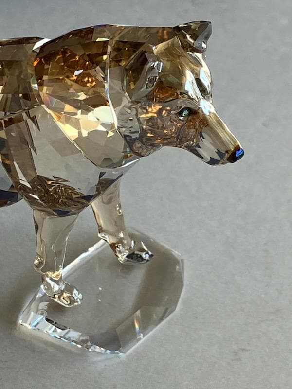 ハイイロオオカミ　スワロフスキー　置物　オブジェ　オオカミ