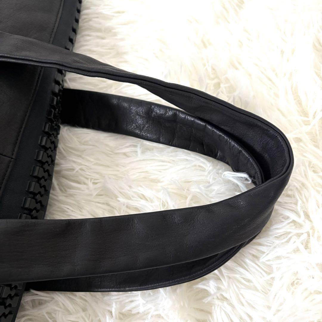 新品タグ付き☆kawa-kawa☆カワカワ　25bis レザー　ビッグファスナー