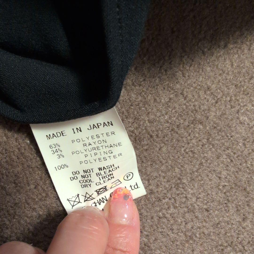 美品yokochan ヨーコチャンフリル付き黒半袖トップス