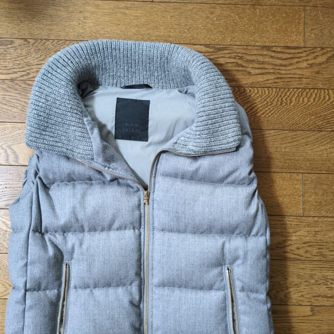 週末値下げ、TATRAS フード付きグレー ダウンベスト02