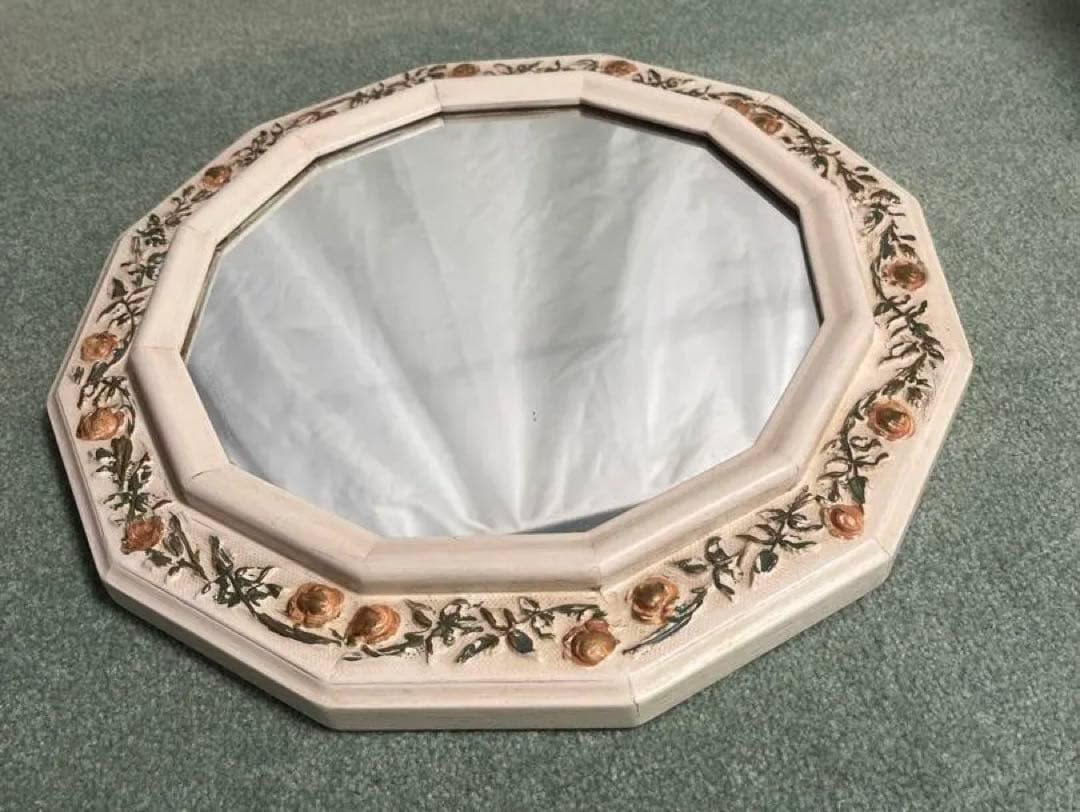 イタリア製アンティーク　八角形クリーム色ミラー 花柄装飾