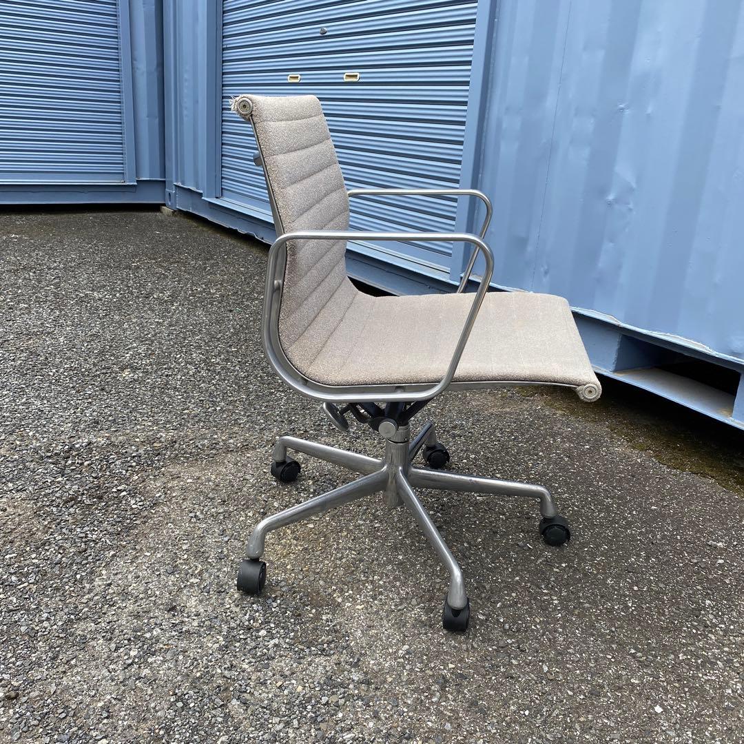 B)HermanMiller■イームズ アルミナムチェア