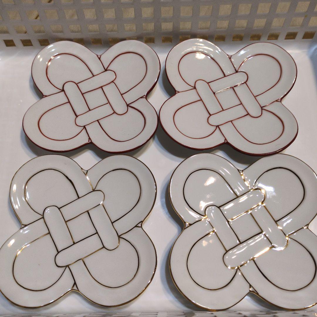 四つ葉結び皿（金と赤）4枚セット未使用