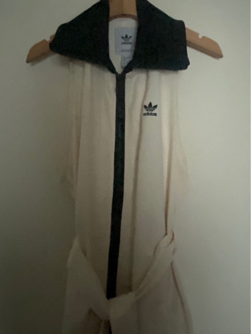 アディダスオリジナルス　トレンチコート　あのちゃん　入手困難　M