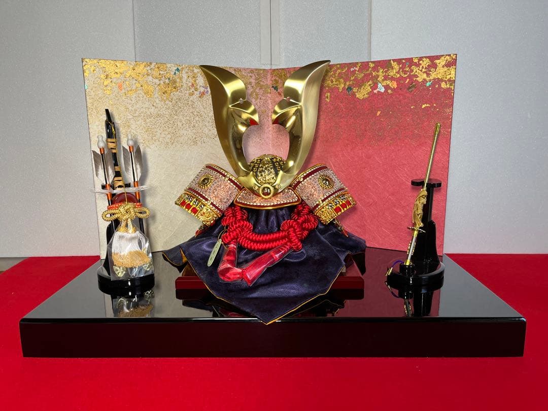 12号立体大鍬形の兜　金箔チラシ二曲和紙屏風