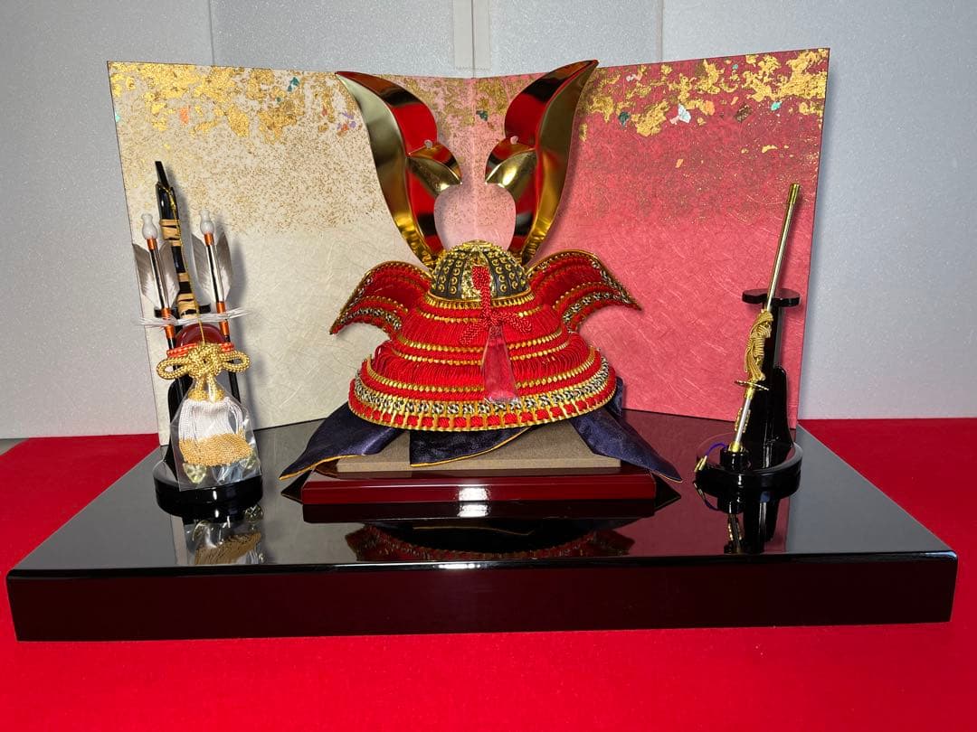 12号立体大鍬形の兜　金箔チラシ二曲和紙屏風