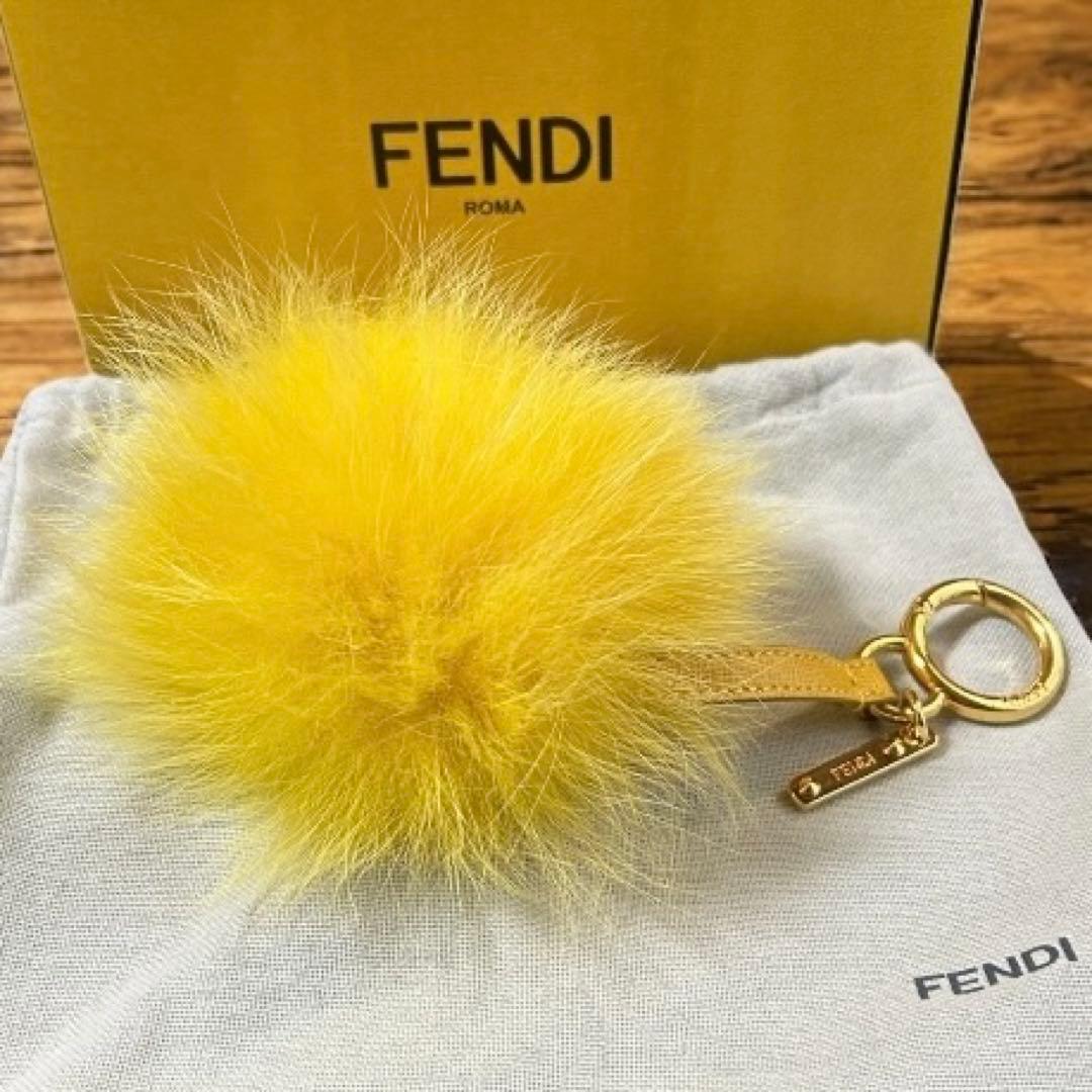 【新品】FENDI フェンディー　キーホルダー　チャーム　ポンポン　箱付き