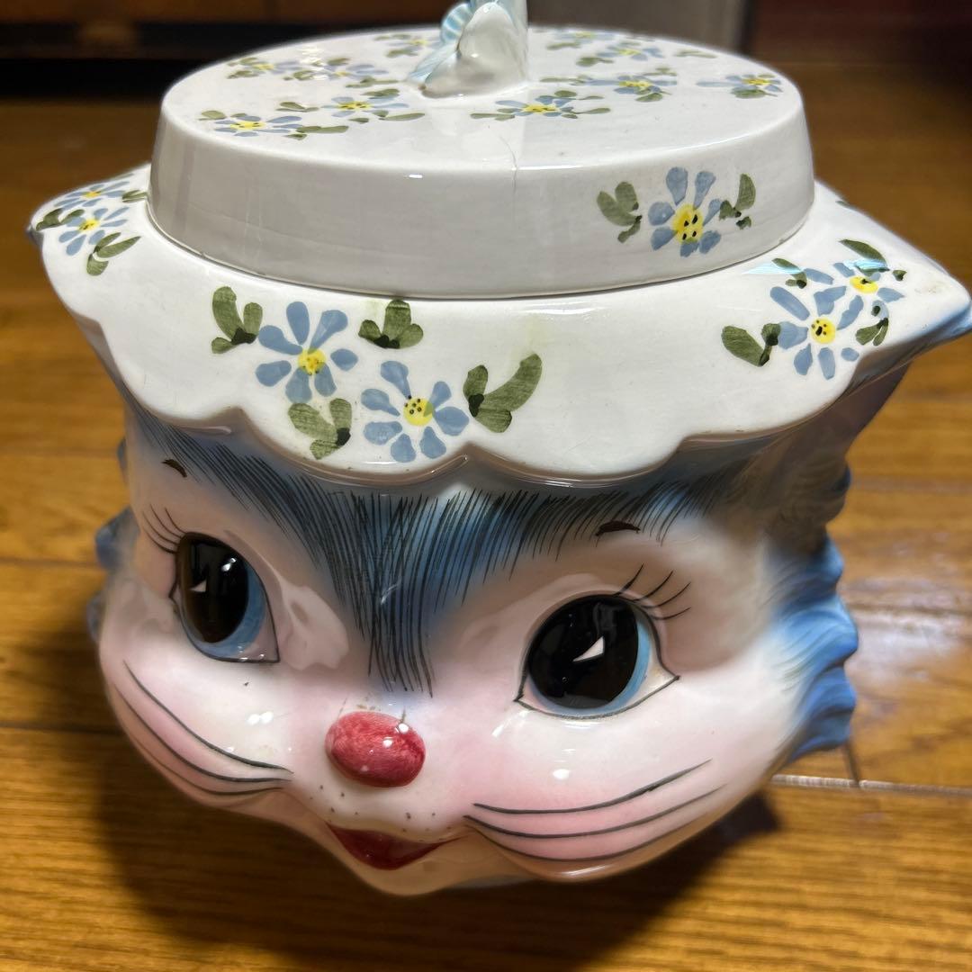 猫の顔の陶器製お菓子入れ