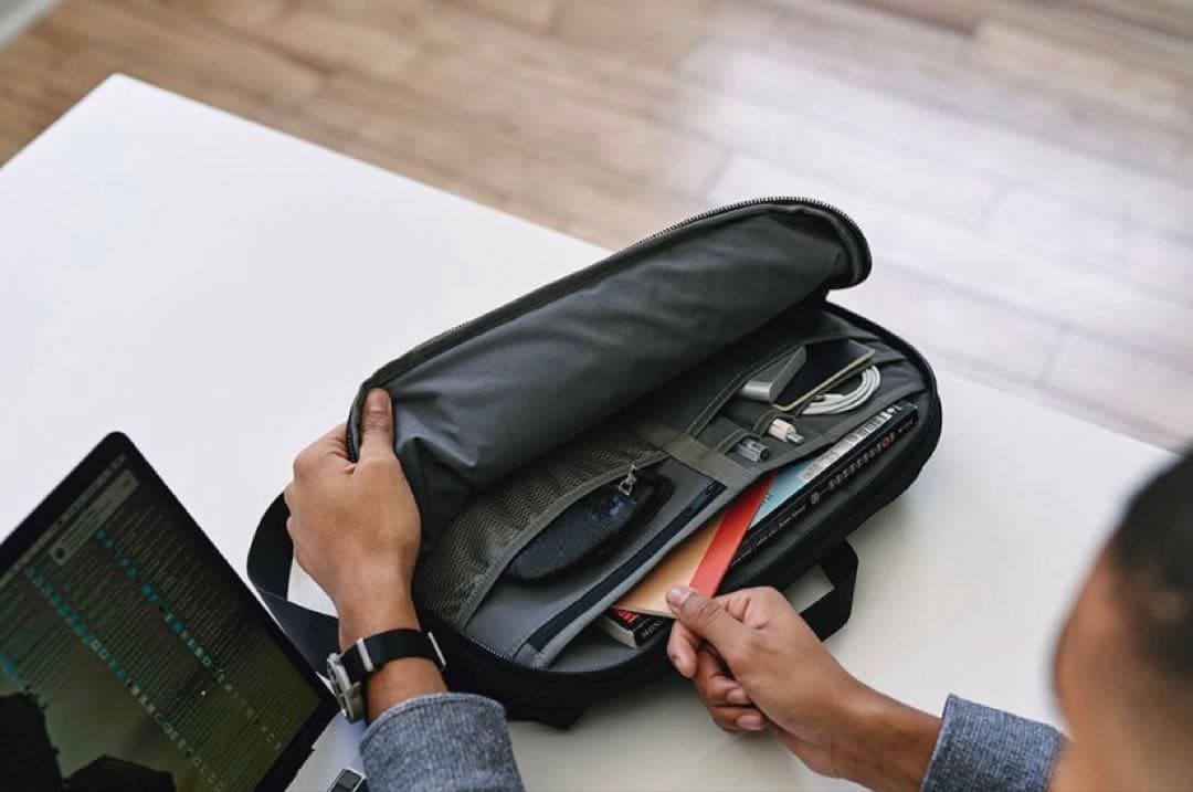 【新品同様】Aer エアー Tech Sling 2 ボディ バッグ ブラック