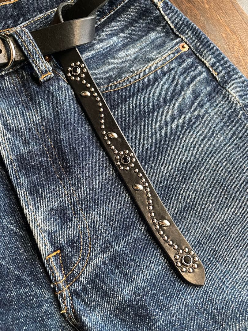 スタッズナローロングベルト　シルバーフラワー　オイルドレザー　HTC CALEE